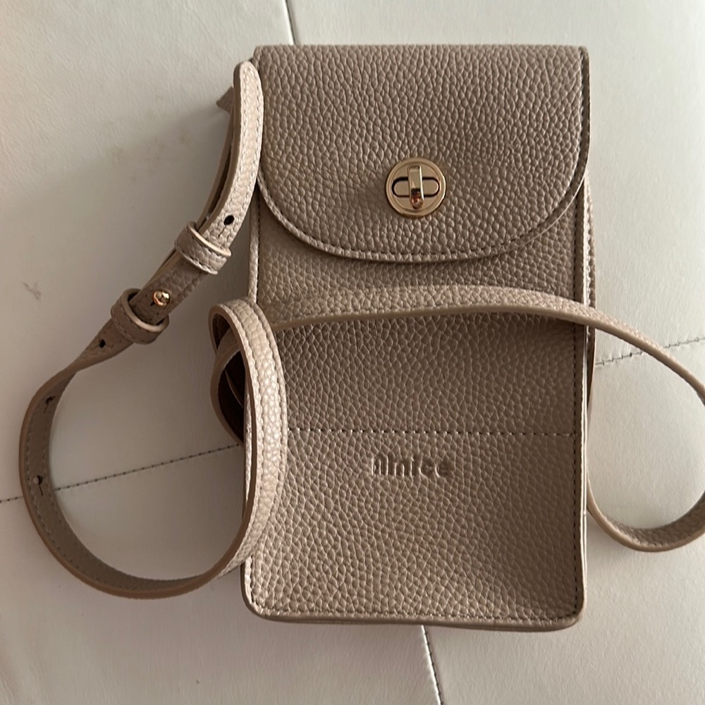 ALNICE. NWOT CROSSBODY cellphone carrier with small purse.